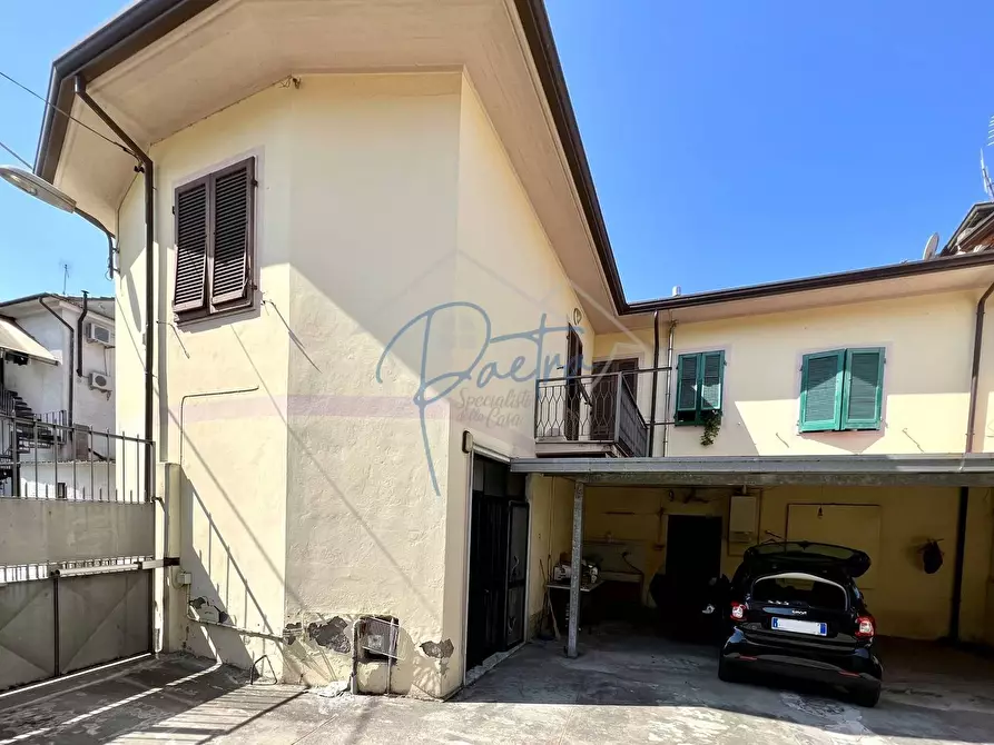 Immagine 1 di Casa semindipendente in vendita  a Massa