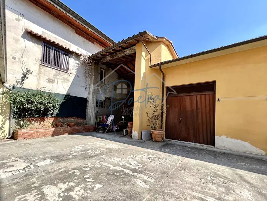 Immagine 2 di Casa semindipendente in vendita  a Massa