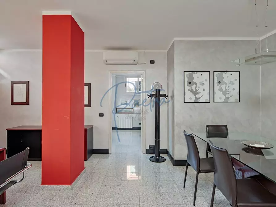 Immagine 1 di Ufficio in vendita  a Massa