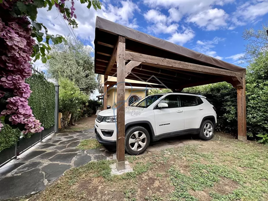 Immagine 40 di Villetta a schiera in vendita  a Montignoso