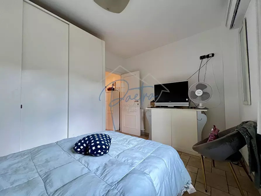 Immagine 36 di Villetta a schiera in vendita  a Montignoso