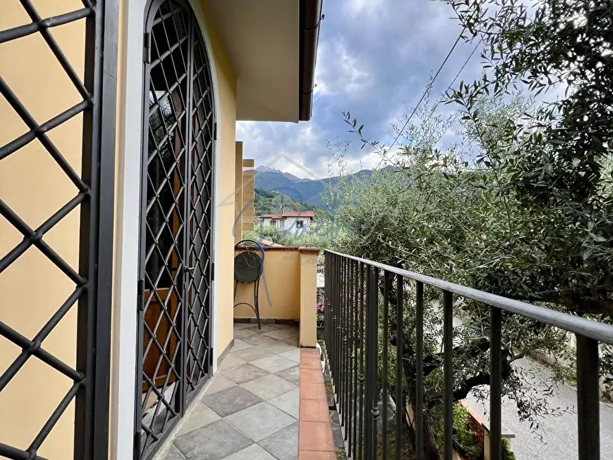 Immagine 20 di Villetta a schiera in vendita  a Montignoso