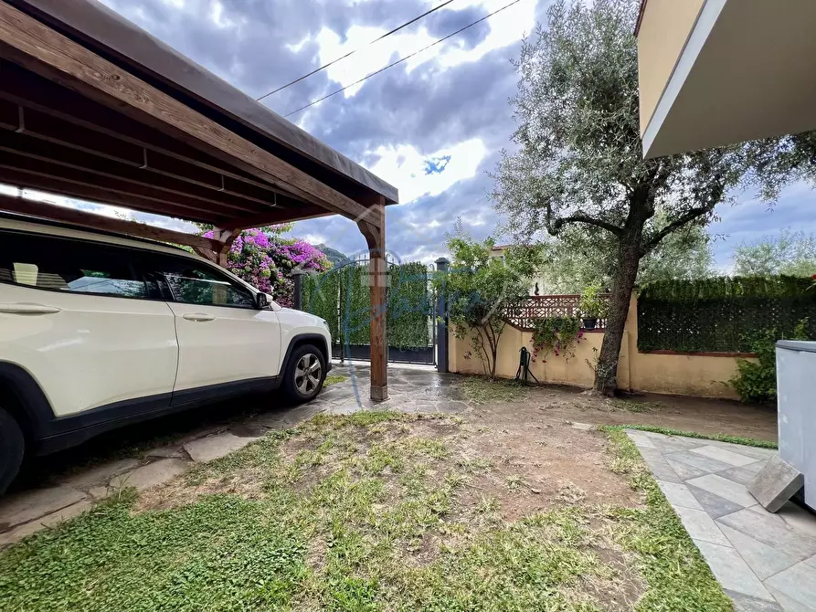 Immagine 41 di Villetta a schiera in vendita  a Montignoso