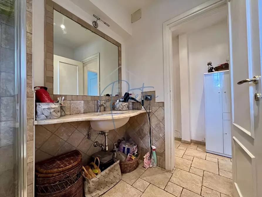 Immagine 39 di Villetta a schiera in vendita  a Montignoso