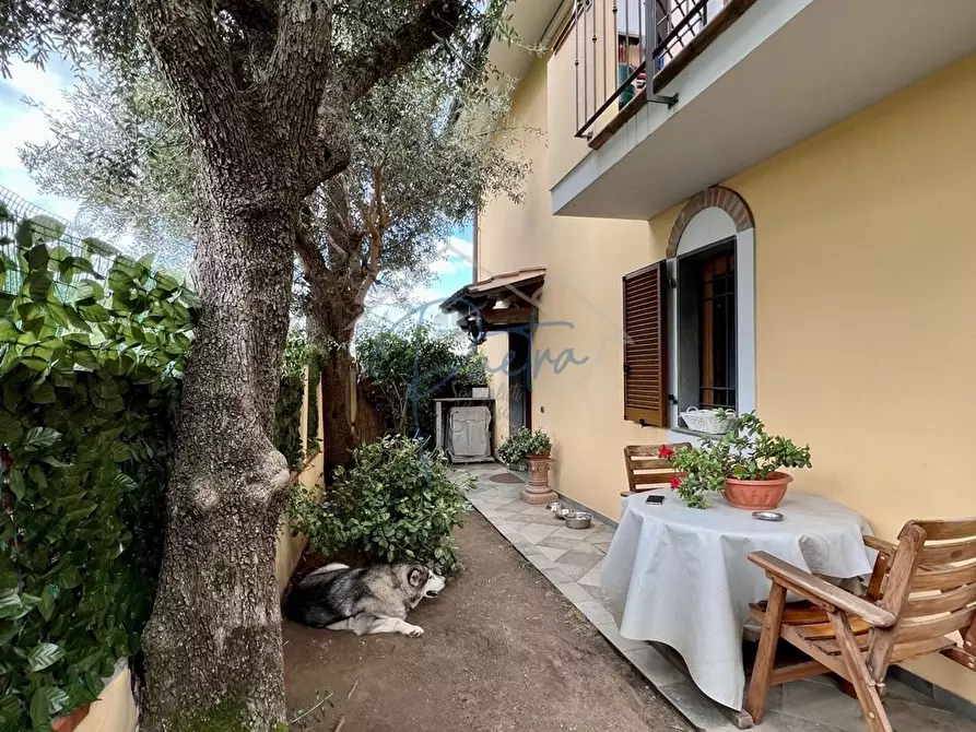 Immagine 4 di Villetta a schiera in vendita  a Montignoso