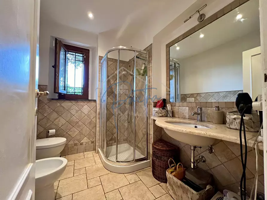 Immagine 38 di Villetta a schiera in vendita  a Montignoso