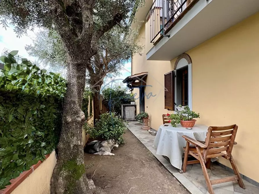 Immagine 3 di Villetta a schiera in vendita  a Montignoso