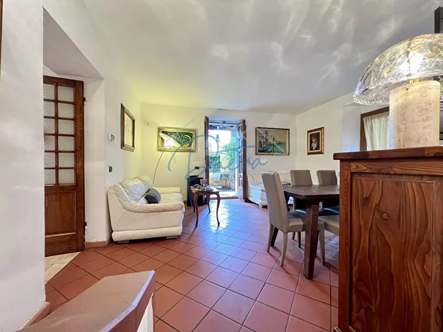 Immagine 10 di Villetta a schiera in vendita  a Montignoso