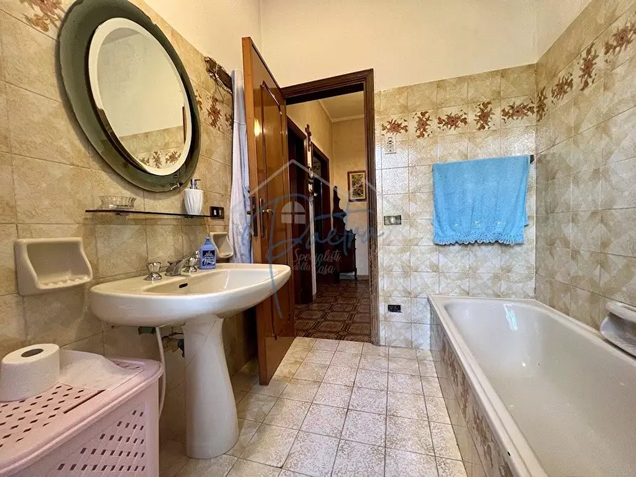 Immagine 13 di Casa indipendente in affitto  a Massa