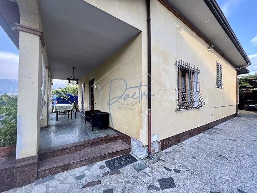 Immagine 2 di Casa indipendente in affitto  a Massa