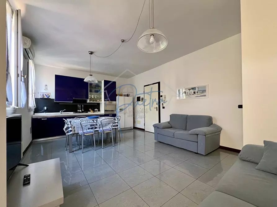 Immagine 16 di Appartamento in affitto  a Massa