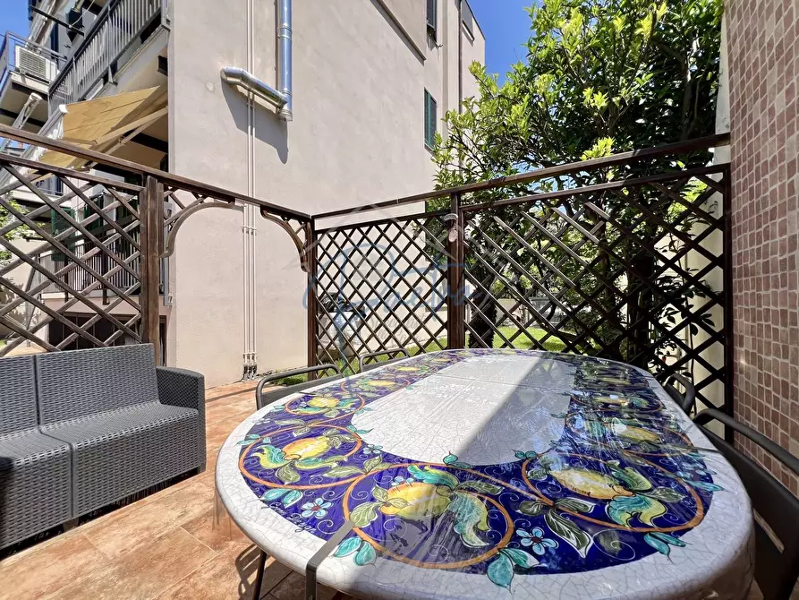 Immagine 8 di Appartamento in affitto  a Massa