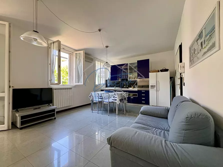 Immagine 15 di Appartamento in affitto  a Massa