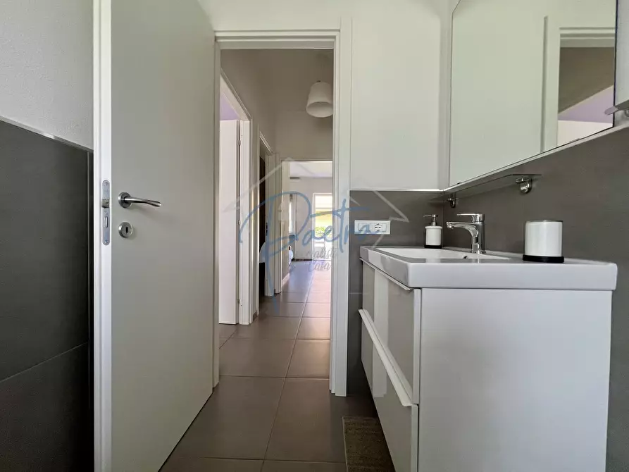 Immagine 19 di Appartamento in affitto  a Massa