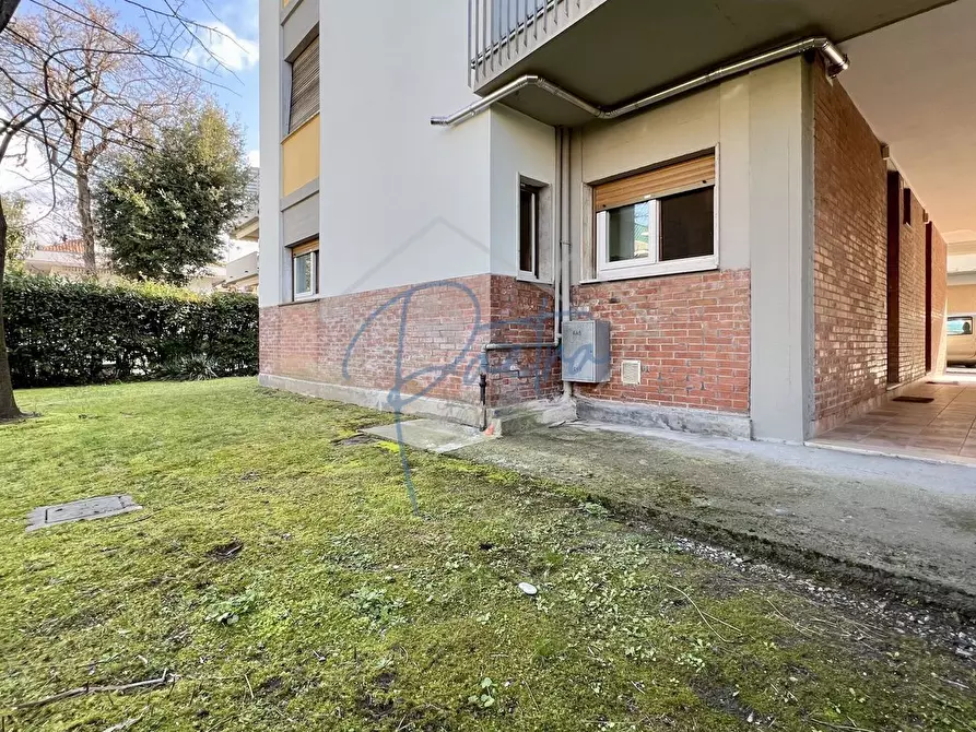 Immagine 26 di Appartamento in affitto  a Massa