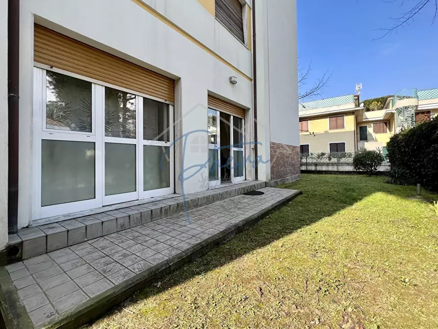 Immagine 22 di Appartamento in affitto  a Massa