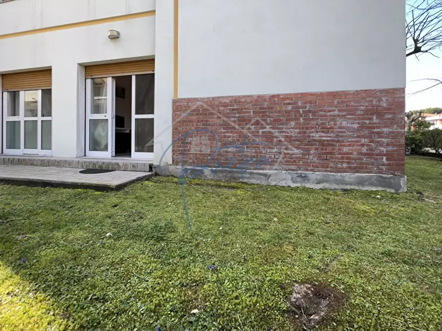 Immagine 24 di Appartamento in affitto  a Massa