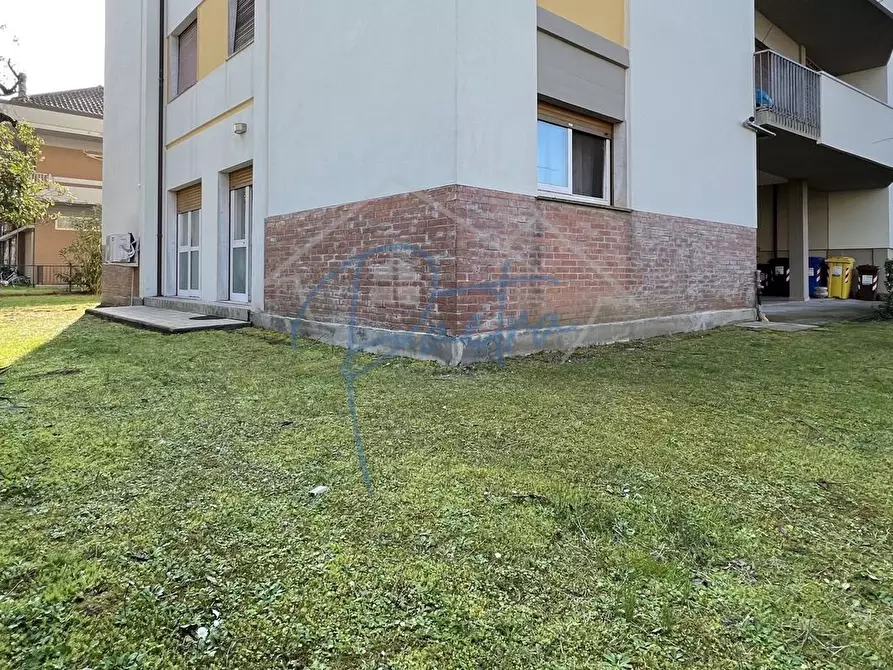 Immagine 23 di Appartamento in affitto  a Massa