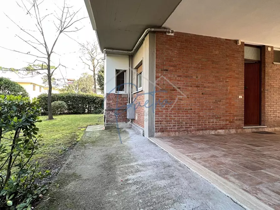 Immagine 27 di Appartamento in affitto  a Massa