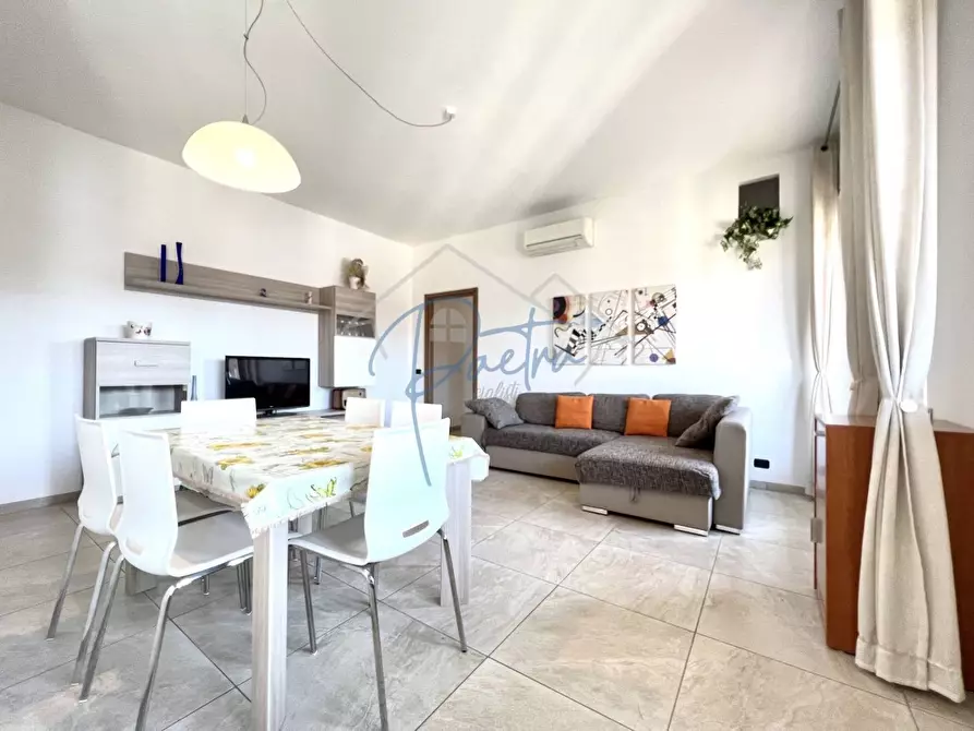 Immagine 12 di Appartamento in affitto  a Massa