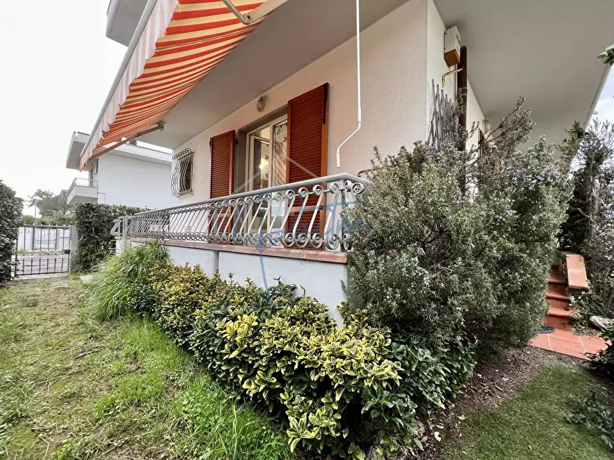 Immagine 18 di Appartamento in affitto  a Massa