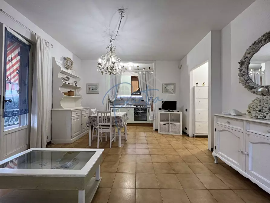 Immagine 3 di Appartamento in affitto  a Massa