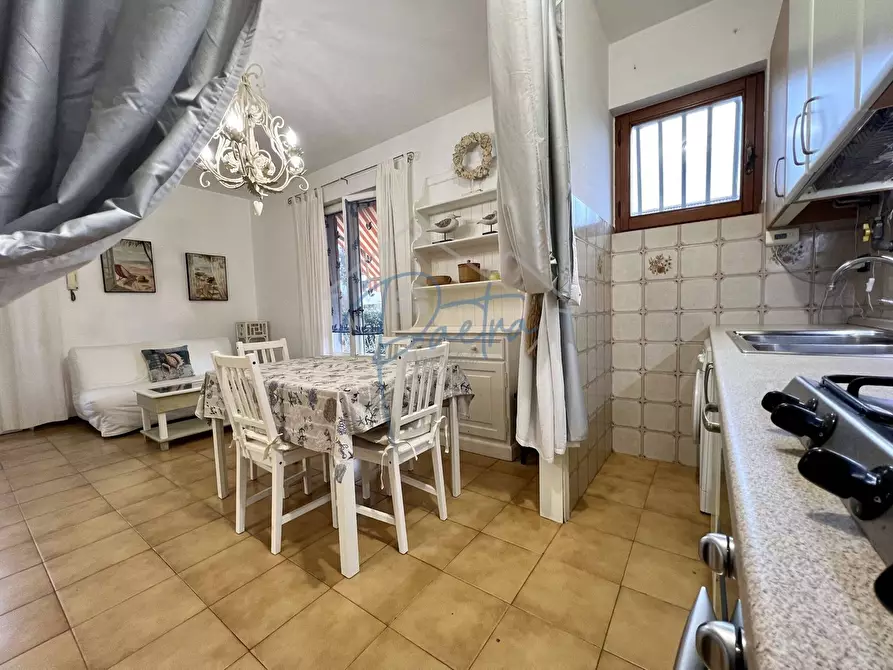 Immagine 13 di Appartamento in affitto  a Massa