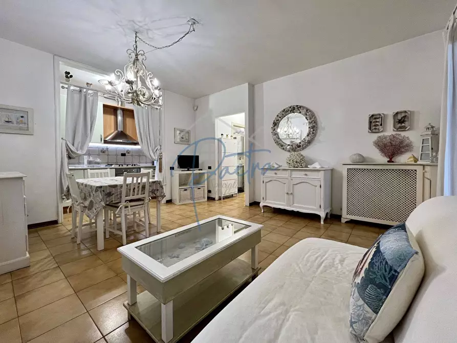 Immagine 1 di Appartamento in affitto  a Massa