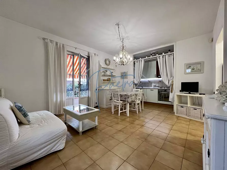 Immagine 2 di Appartamento in affitto  a Massa