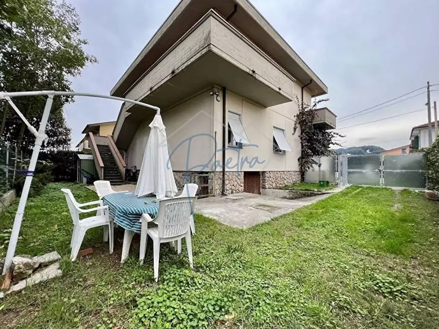 Immagine 1 di Appartamento in vendita  a Massa