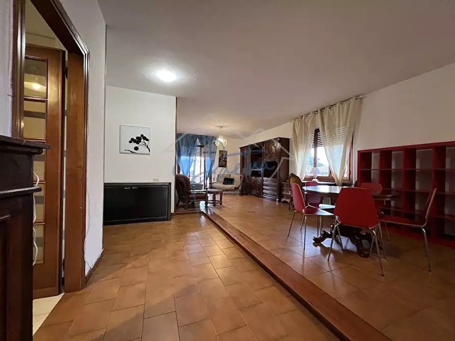 Immagine 2 di Appartamento in vendita  a Massa