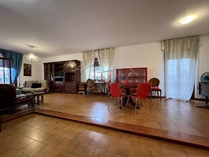 Immagine 3 di Appartamento in vendita  a Massa