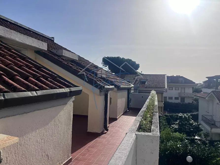 Immagine 7 di Mansarda in vendita  a Massa