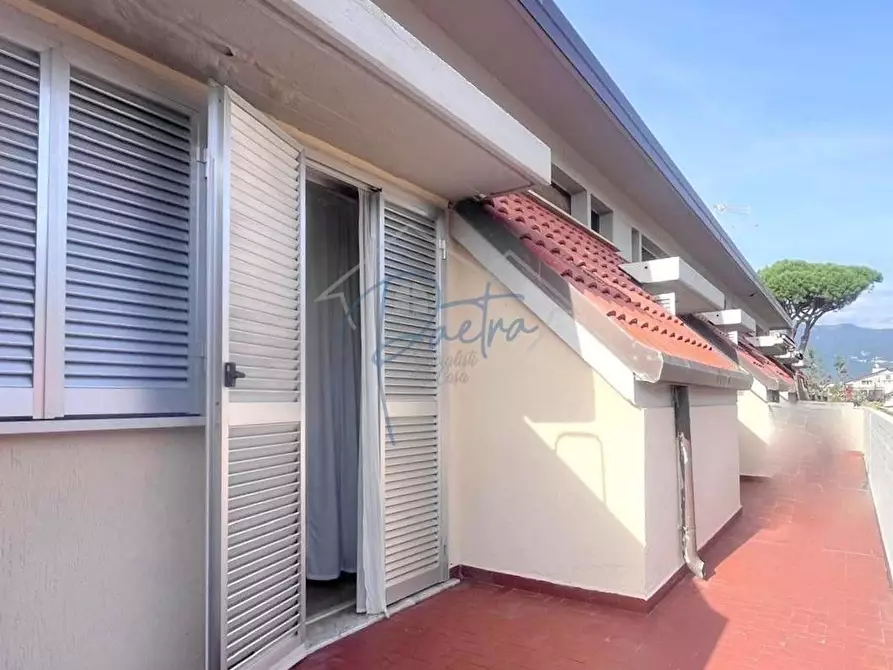 Immagine 8 di Mansarda in vendita  a Massa