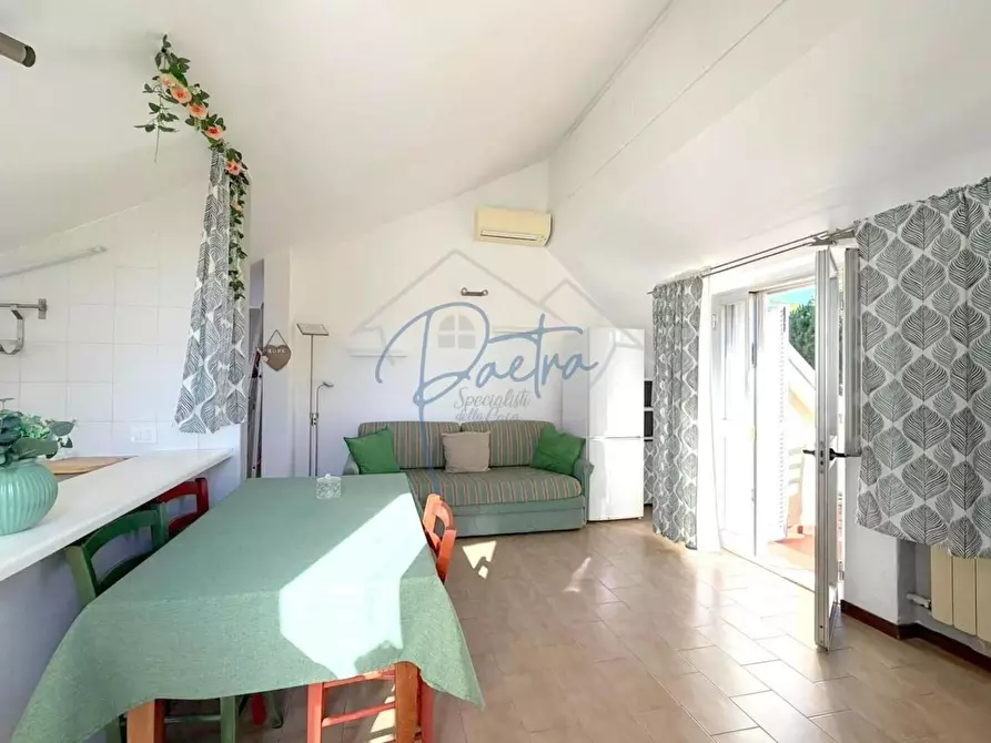 Immagine 11 di Mansarda in vendita  a Massa