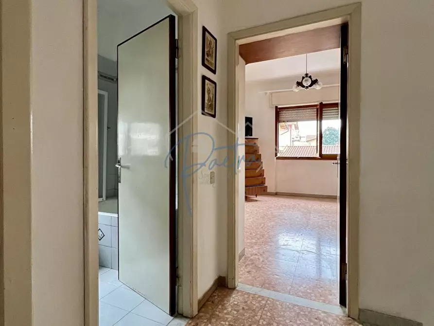 Immagine 17 di Villa in vendita  a Massa