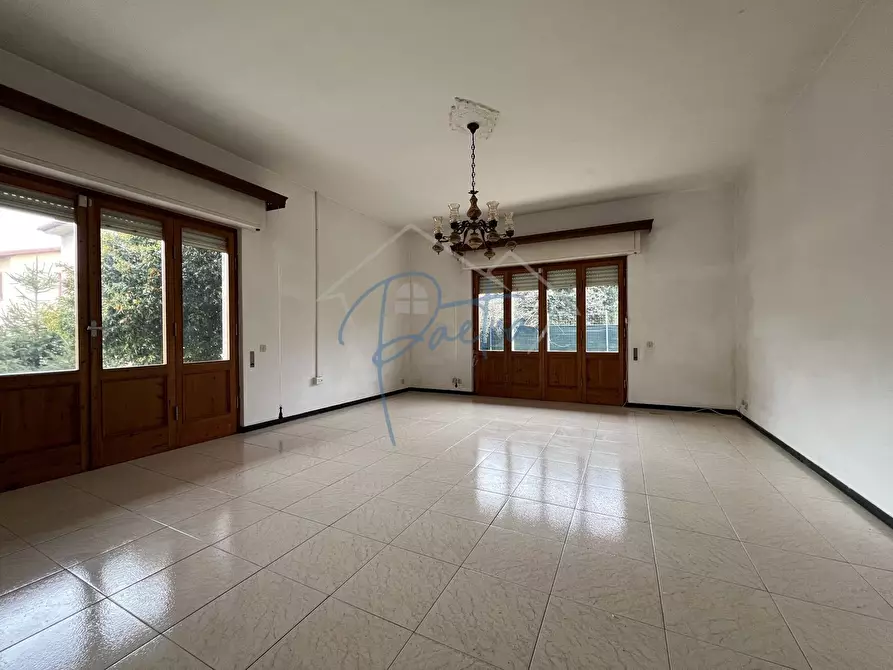 Immagine 3 di Villa in vendita  a Massa