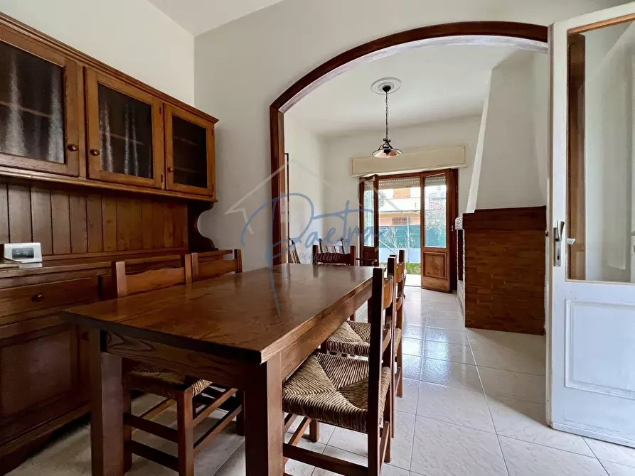 Immagine 9 di Villa in vendita  a Massa