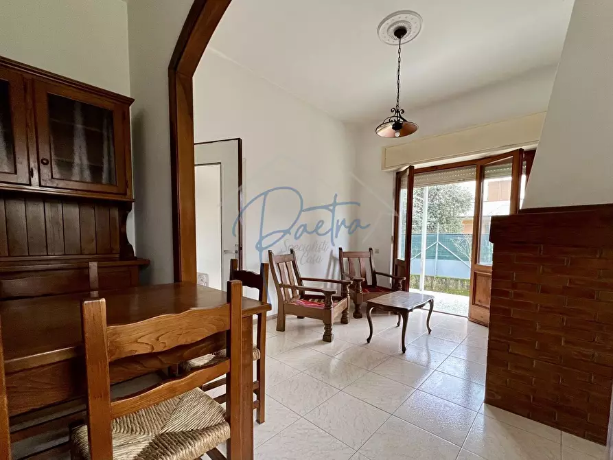 Immagine 10 di Villa in vendita  a Massa