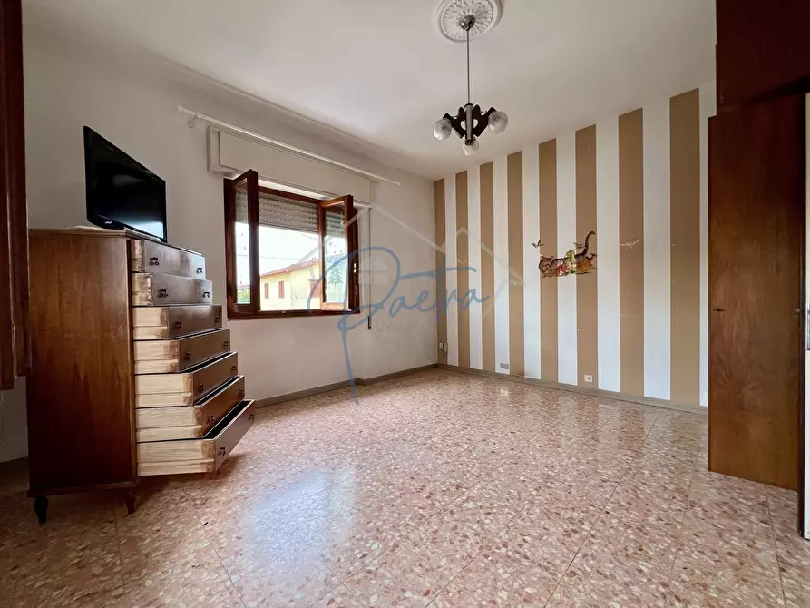 Immagine 18 di Villa in vendita  a Massa