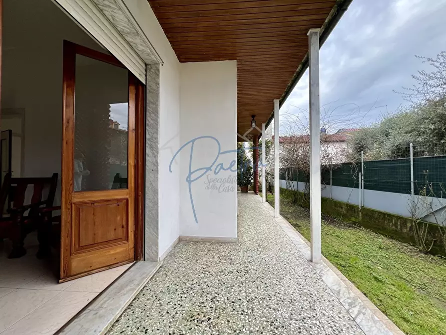 Immagine 12 di Villa in vendita  a Massa