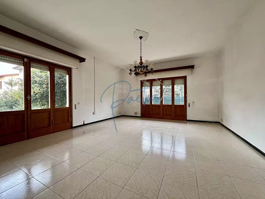 Immagine 4 di Villa in vendita  a Massa