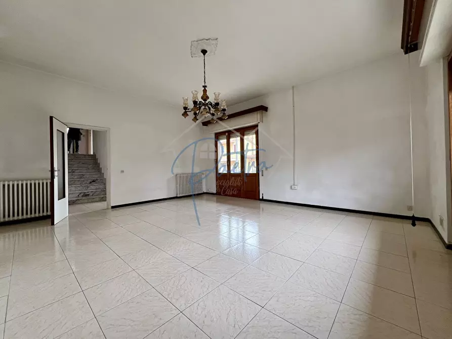 Immagine 5 di Villa in vendita  a Massa