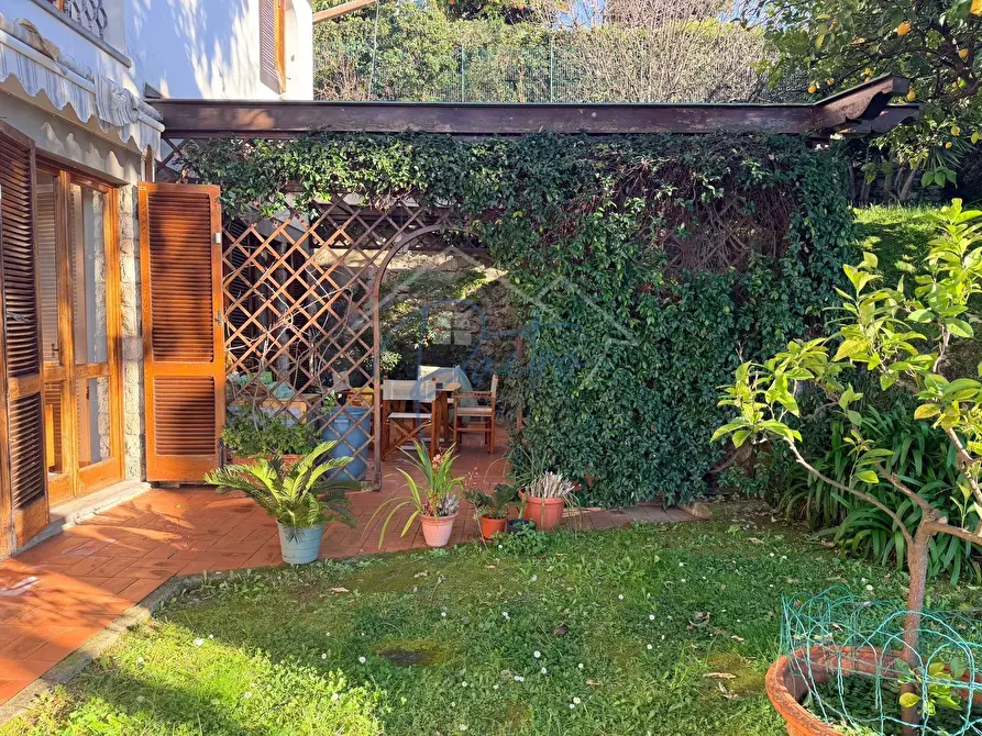 Immagine 14 di Villa in vendita  a Massa