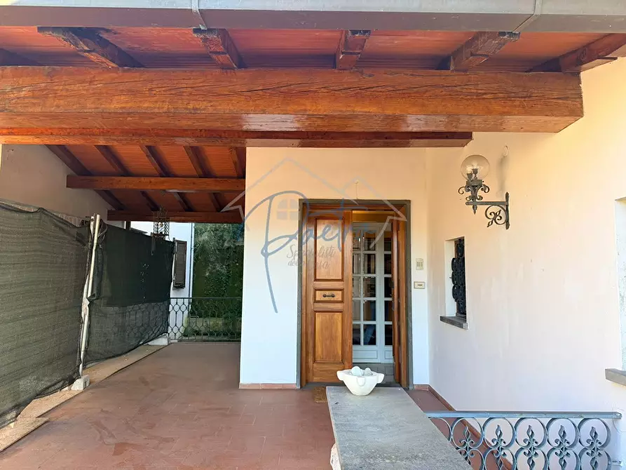 Immagine 4 di Villa in vendita  a Massa