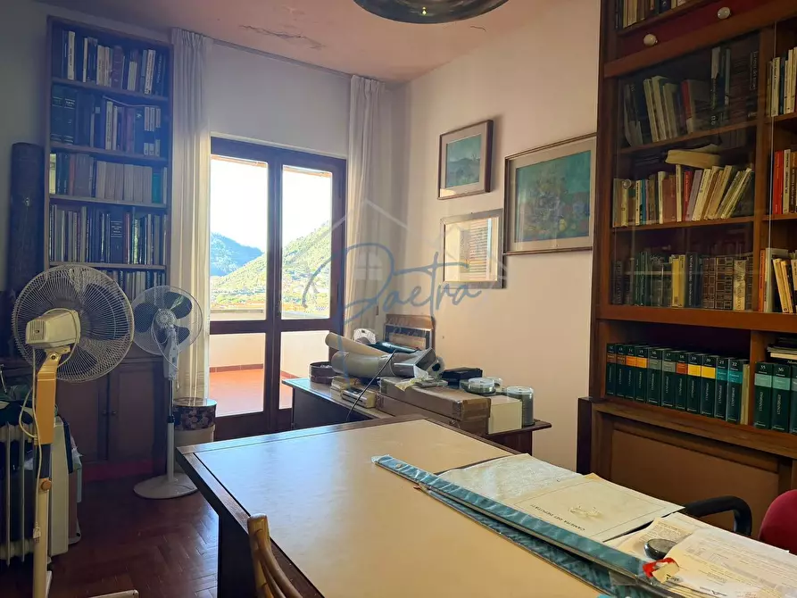 Immagine 37 di Villa in vendita  a Massa