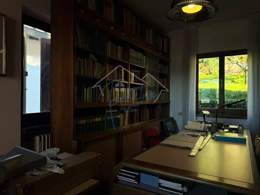 Immagine 35 di Villa in vendita  a Massa