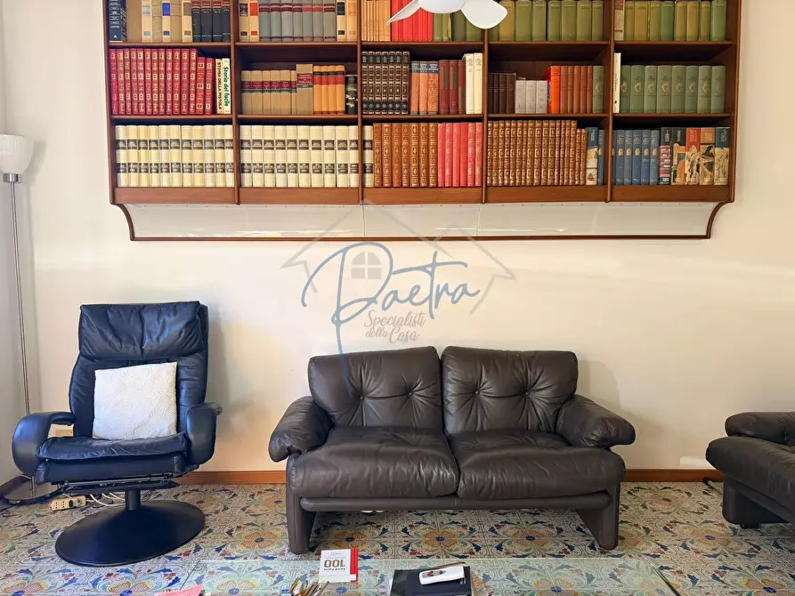 Immagine 21 di Villa in vendita  a Massa