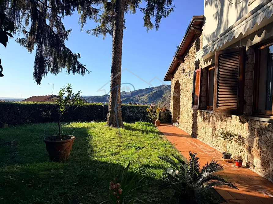 Immagine 1 di Villa in vendita  a Massa