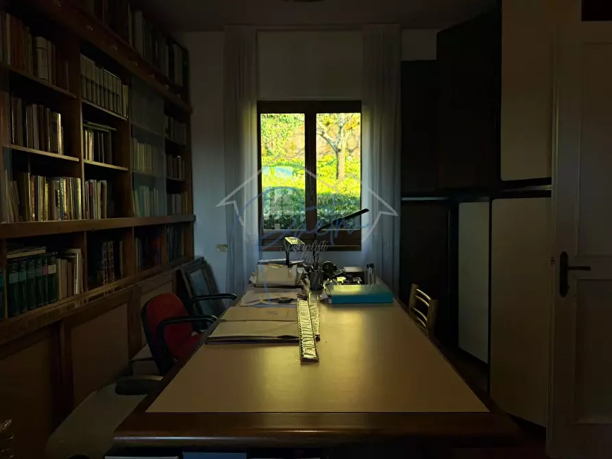 Immagine 36 di Villa in vendita  a Massa